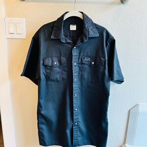 Men’s black grunt style pearl button snap shirt Medium